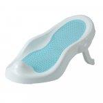 Suport de baie pentru copii Little Mom Soft Blue pliabil, design ergonomic și sigur, strcutura piramidala, material moale cu sistem de scurgere a apei, dimensiune 56 x 30 x 25 cm