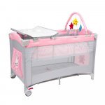 Patut pentru copii Juju Sleepy Baby Hunny Bunny pliabil, roti cu blocare, bara de jucarii, salteluta de infasat, geanta de transport, usita laterala cu fermoar, dimensiuni 125 L x 65 l x 78 cm