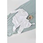 Set 3 piese body cu maneca lunga pantaloni cu botosei si caciulita din bumbac organic si modal Alb 6-9 luni