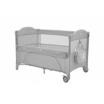 Patut pliabil pentru copii KikkaBoo Milky Way Grey cu 2 nivele,laterala culisanta pe 3 nivele,pliere compacta,usa cu fermoar,roti cu frane,curea de fixare pat,saltea pliabila,gentuta organizator si geanta transport incluse