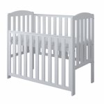 Set Patut din lemn Nichiduta Tobi White 100x50 cm cu saltea inclusa,laterala culisanta,margine din silicon,design modern,margini rotunjite,3 nivele de reglare somiera